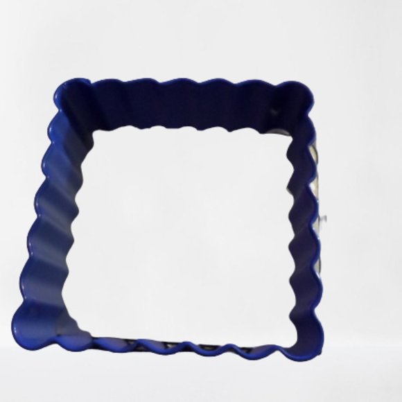 *SOLD*   Wilton Cookie Cutter Metal Scallop Square - Picture 6 of 6